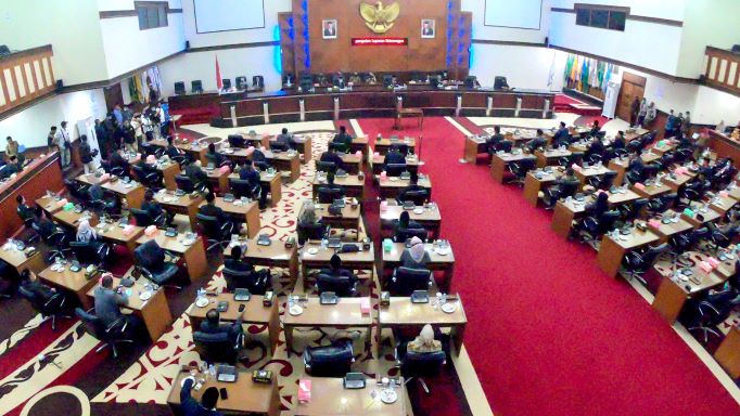 DPR Aceh sidang