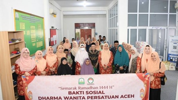 Dharma Wanita Aceh Santuni Lansia