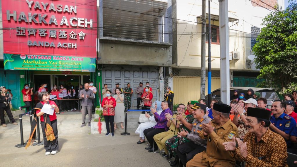 Etnis Tionghoa Aceh Bagikan 2 Ribu Paket Sembako Ramadan ke Warga Miskin