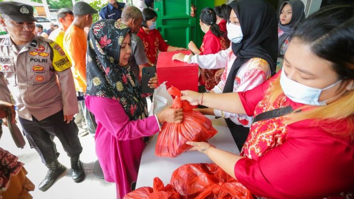 Warga Tionghoa Aceh Bagikan Lebih dari 2 Ribu Paket Sembako Ramadan ke Kaum Duafa
