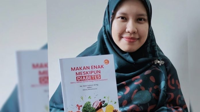 Nani Safuni dengan bukunya berjudul: Makan Enak Meskipun Diabetes