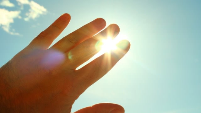 Ilustrasi matahari terik cuaca panas Foto: Shutterstock