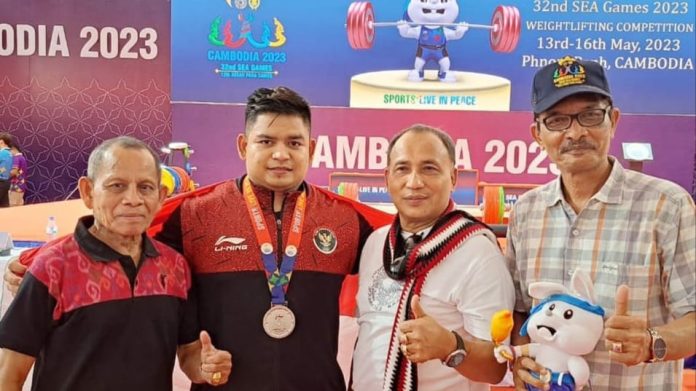 Atlet Angkat Besi Asal Aceh Zul Ilmi Sumbang Medali Perak di SEA Games 2023 Kamboja