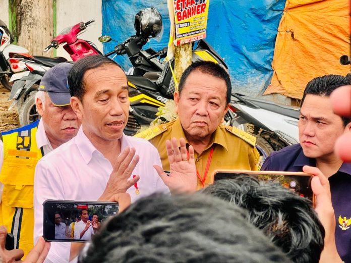 Presiden Jokowi memberi keterangan pers di Lampung