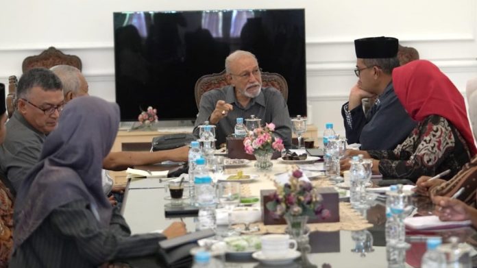 Wali Nanggroe menerima komisioner KKR Aceh