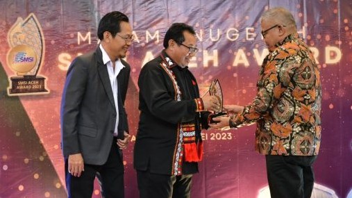 Sekda Aceh dapat award