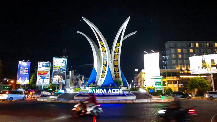 Tugu Simpang Lima Banda Aceh
