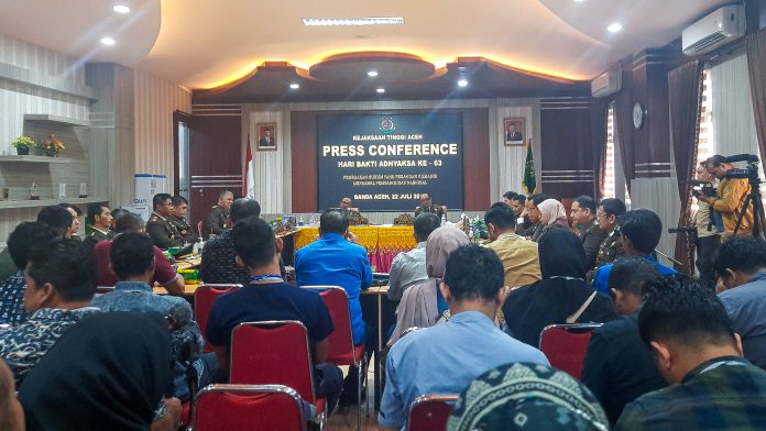 Konferensi pers di Kejaksaan Tinggi Aceh pada momentum Hari Bhakti Adhyaksa ke-63, Sabtu (22/7/2023).
