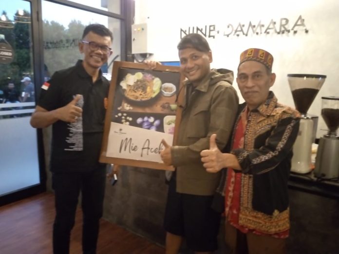 Pianis nasional Rudy Octave yang dikenal dengan project “Rap Nusantara II” meluncurkan single lagu “Kuliner Aceh” bersamaan dengan peluncuran menu baru berupa kuliner Aceh di Café Nine Damara yang terletak di Damara Village, Bogor, Jawa Barat, Rabu (19/7/2023) petang.