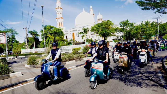 Pj Gubernur Achmad Marzuki Ikut Konvoi Bareng Scooterist Aceh Vespa Festival 2023