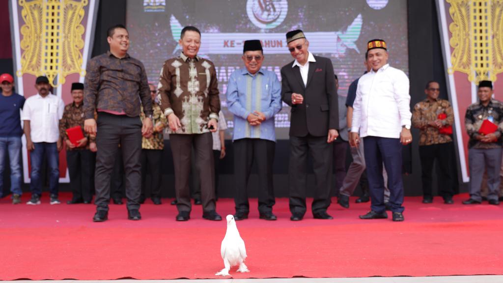 Peringatan 18 Tahun Damai Aceh, Jusuf Kalla hingga Wali Nanggroe Lepas Merpati Putih