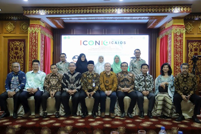 Akademisi Luar Negeri Jadi Keynote Speaker Konferensi ICONIC-ICAIOS di Banda Aceh