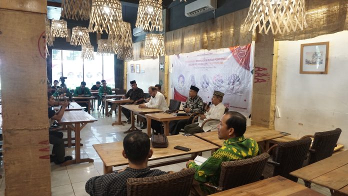 Aceh Resource and Development (ARD) menggelar diskusi publik yang bertema “SE Gubernur Bentuk Dukungan Pemerintah Dalam Pelaksanaan Syariat Islam” berlangsung di Moorden Cafe, Pango, Banda Aceh, Selasa (29/8/2023).