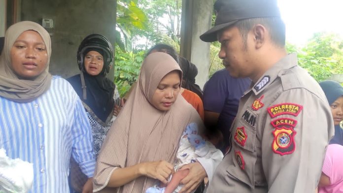 Bayi Ditemukan di Teras Rumah Warga Lam Ujong Aceh Besar, Polisi Selidiki Pembuangnya