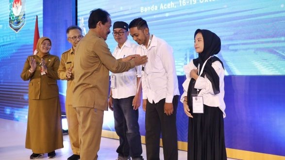 Asisten Sekda Aceh Mawardi dalam Pembukaan Pelatihan Peningkatan Kapasitas Aparatur Gampong Aceh.
