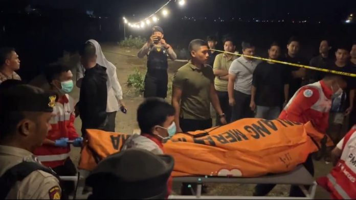 Satu mayat pria ditemukan mengapung di Krueng Lamnyong, Banda Aceh, pada Senin (18/3/2024) malam.