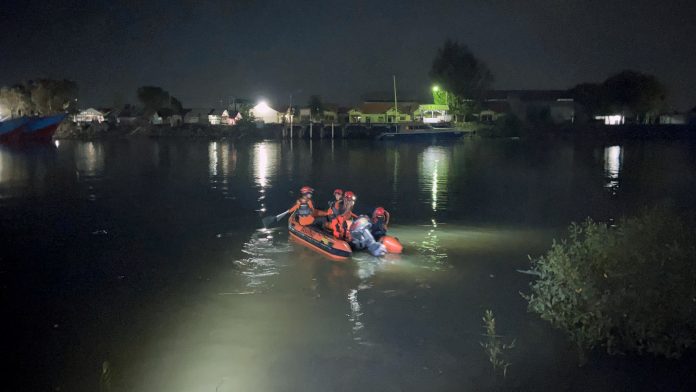 Tim SAR mencari seorang bocah berusia 12 tahun bernama M Zain Malik tenggelam di sungai Krueng Aceh, Gampong Jawa, Kecamatan Kutaraja, Kota Banda Aceh, Sabtu (23/3/2024) sore.
