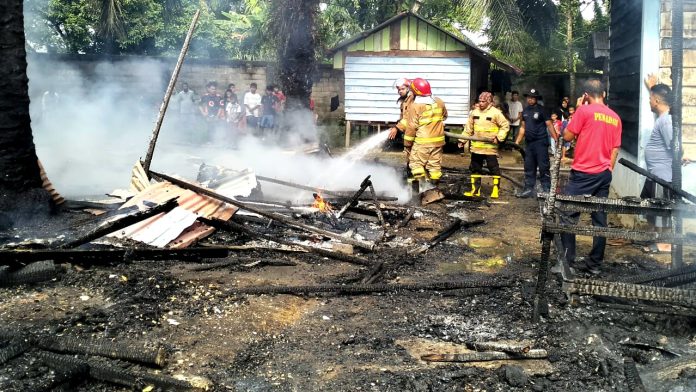 Kebakaran melanda Pesantren Serambi Mekkah di Gampong Blang Beurandang, Kecamatan Johan Pahlawan, Kabupaten Aceh Barat, Aceh, Sabtu (23/3/2024) sore.