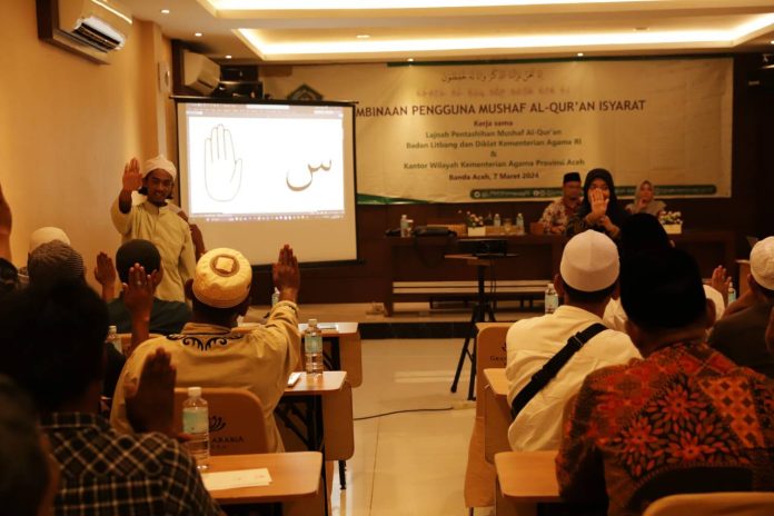 Kemenag Latih Penyandang Disabilitas di Aceh Membaca Mushaf Al-Qur'an Isyarat