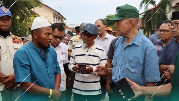 Wali Nanggroe Aceh Teungku Malik Mahmud Al-Haythar menemui pengungsi Rohingya yang ditampung sementara di kompleks kantor bupati Aceh Barat, pada Sabtu (30/3/2024).