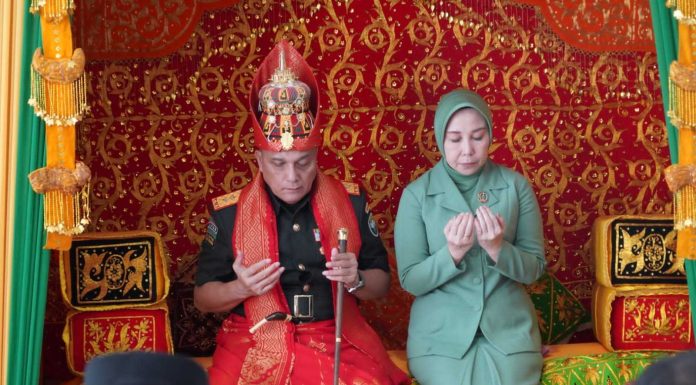 Pangdam IM yang Baru Tiba di Aceh, Disambut Tradisi Peusijuek