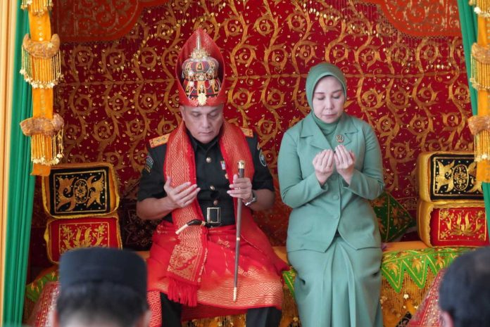 Pangdam IM yang Baru Tiba di Aceh, Disambut Tradisi Peusijuek