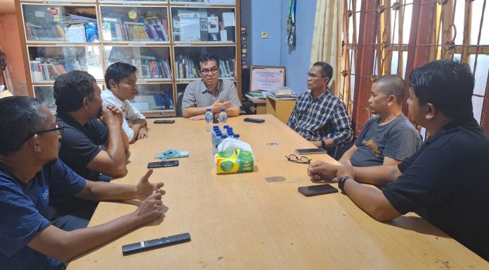 Wakil Menteri Komunikasi dan Informatika Nezar Patria mengunjungi Sekretariat Aliansi Jurnalis Independen (AJI) Kota Banda Aceh, Kamis (9/5/2024) siang.