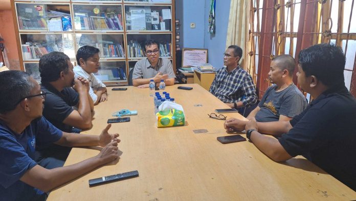 Wakil Menteri Komunikasi dan Informatika Nezar Patria mengunjungi Sekretariat Aliansi Jurnalis Independen (AJI) Kota Banda Aceh, Kamis (9/5/2024) siang.