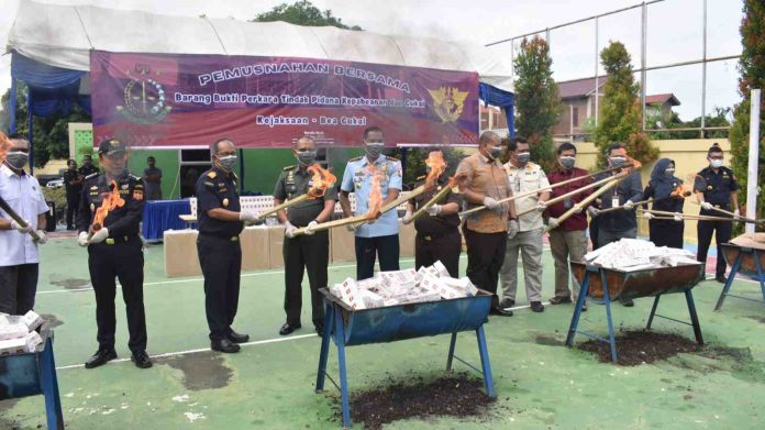 Rokok Ilegal Senilai Rp 19 Miliar Dimusnahkan di Aceh