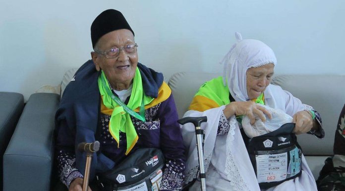 Kisah Calon Haji Tertua dari Aceh yang Berangkat ke Tanah Suci Bersama Istri