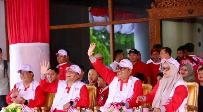 Bustami saksikan pawai kemerdekaan