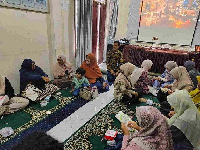 Mahasiswa PPG FKIP USK Gelar Sosialisasi Karier dan Pelatihan Menyulam bagi Warga Gampong Kuta Alam