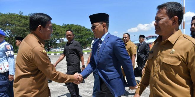 Plt Sekda Aceh Sambut Menlu Sugiono di Bandara: Selamat Datang di Kampung Halaman
