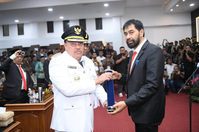 Gubernur Aceh Lantik Teuku Raja Keumangan dan Raja Sayang Jadi Bupati-Wabup Nagan Raya