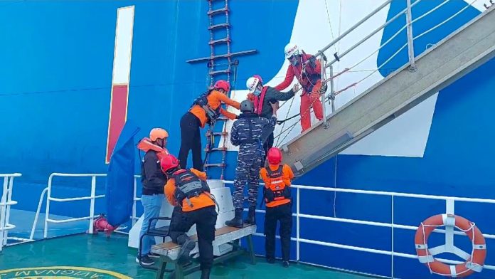 WN Singapura ABK Kapal Tanker Grace Barleria Dievakuasi ke RSUDZA Banda Aceh