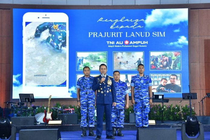 Prajurit Lanud SIM Terima Penghargaan dari Kepala Staf TNI AU