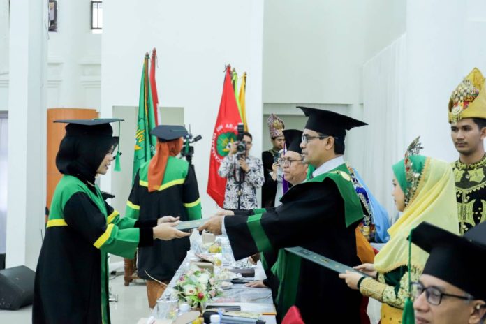 UIN Ar-Raniry Wisuda 913 Lulusan, Termasuk 12 Mahasiswa Asal Malaysia