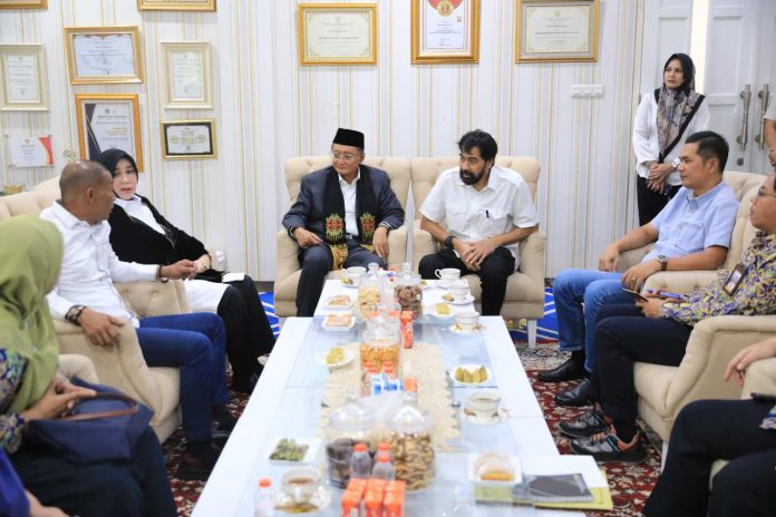 Mualem Minta Menteri PU Bangun Terowongan Geurutee