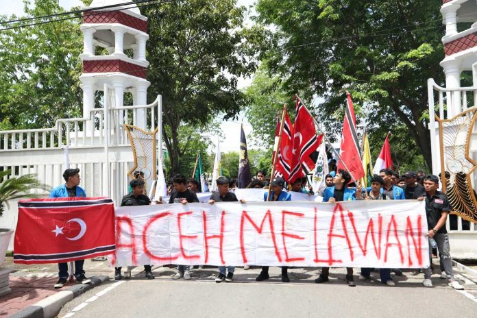 Massa Gelar Aksi Demo Protes Keputusan Mendagri Alih 4 Pulau Milik Aceh ke Sumut