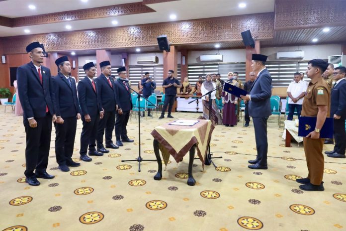 Plt Sekda Aceh Lantik Lima Komisioner KIA, Ini Pesannya