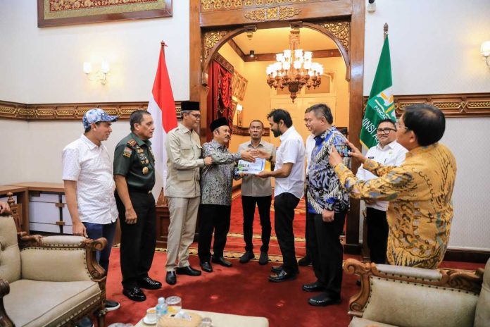 Gubernur Aceh Serahkan Usulan Pembangunan Terowongan Geurutee ke Menteri PPNBappenas