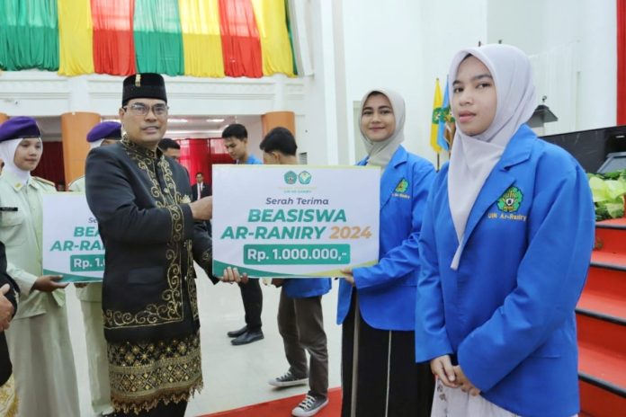 Islamic Trust Fund UIN Ar-Raniry Salurkan Bantuan UKT Rp1,5 Miliar bagi Mahasiswa