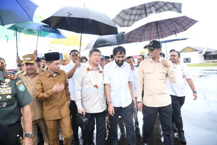 Gubernur Aceh Muzakir Manaf atau yang akrab disapa Mualem bersama Hashim Djojohadikusumo adik Presiden Prabowo Subianto.