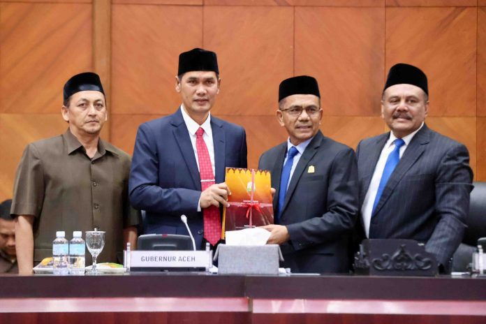 Plt Sekda Aceh Sampaikan Raqan RPJMA 2025-2029 di Rapat Paripurna DPRA
