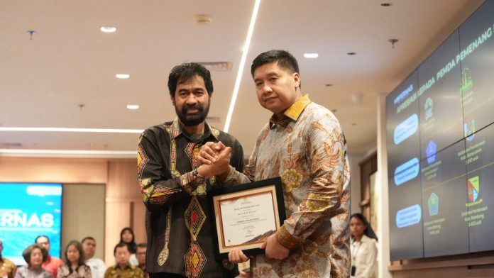 Gubernur Aceh Muzakir Manaf Terima Penghargaan dari KemenPKP