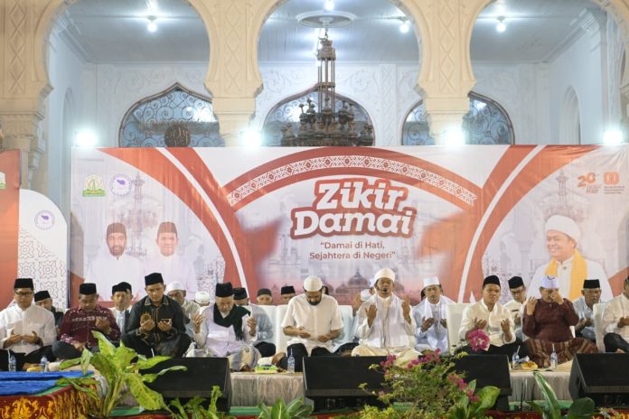 Gubernur-Wagub Ikuti Zikir dan Doa Bersama 20 Tahun Damai Aceh di Masjid Raya Baiturrahman