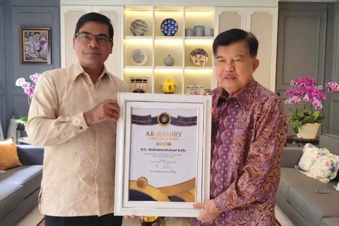 UIN Ar-Raniry Anugerahkan Penghargaan Tokoh Perdamaian Aceh kepada Jusuf Kalla