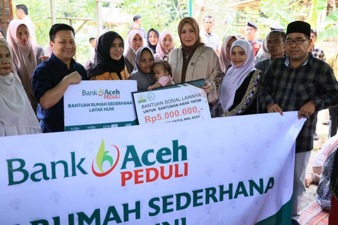 Istri Gubernur Aceh Kunjungi Keluarga Bustamam dan Serahkan Bantuan Rumah serta Santunan