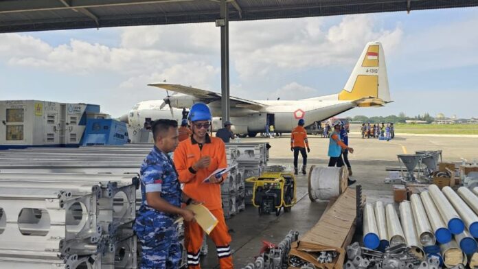 buatkan judul berita yang menarik tentang Hercules Kirim Material Tower Darurat, Kolaborasi TNI–PLN Pacu Pemulihan Jaringan Listrik Aceh