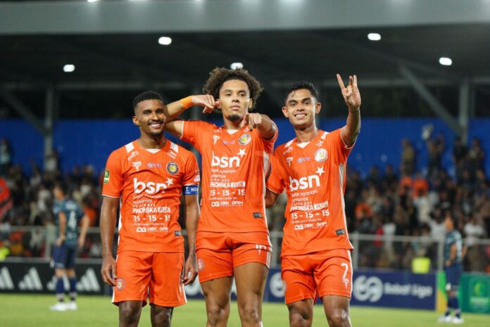 Gol Penalti Connor Flynn Antarkan Persiraja Raih Kemenangan Perdana di Kandang Musim Ini